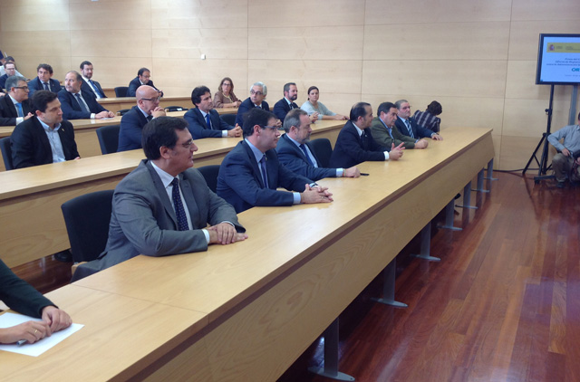 Prieto asiste a la firma del Convenio para la Oficina de Registro Virtual de Entidades