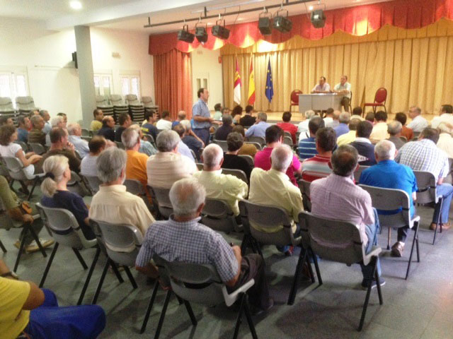 Un centenar de agricultores de Villarejo Periesteban y su comarca conocen los cambios de la Política Agraria Común en una charla ofrecida por técnicos de la Consejería de Agricultura en Cuenca