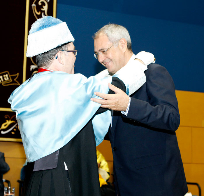 El rector de la UCLM recibe la Medalla de Oro Cardenal Gil de Albornoz
