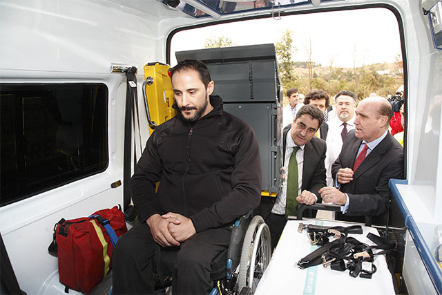 Echániz presentación nuevas ambulacias especialmente adaptadas para discapacitados