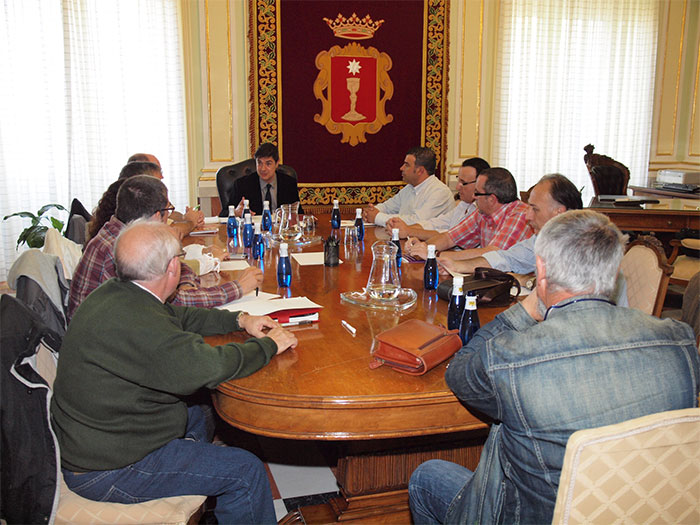Ávila se compromete a mantener contacto permanente con la sección sindical de UGT en el Consistorio