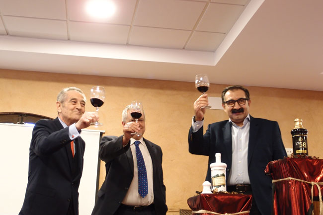 El consejero de Sanidad destaca las propiedades beneficiosas del vino dentro de la dieta mediterránea
