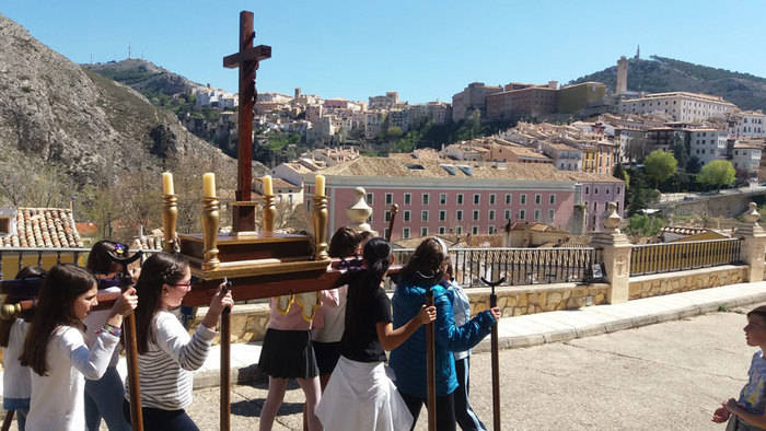 El Colegio La Milagrosa de Cuenca ha celebrado este viernes su tradicional procesión de Semana Santa