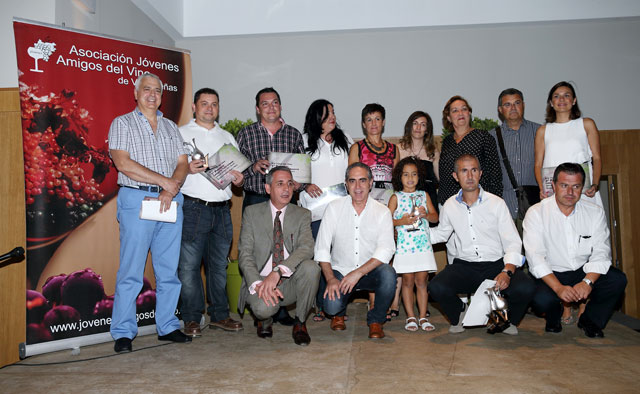 Soriano anuncia el reparto de otras 2.000 hectáreas de viñedo entre los jóvenes agricultores de Castilla-La Mancha