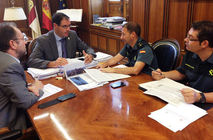 La Diputación y el Ministerio del Interior invierten 200.000 euros en obras de mejora en para las casas cuartel de la Guardia Civil