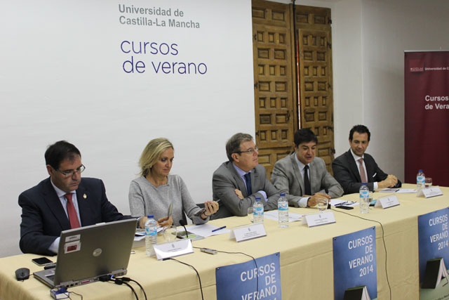 Casero destaca en la capital la importancia de la especialización y la excelencia turística para Castilla-La Mancha