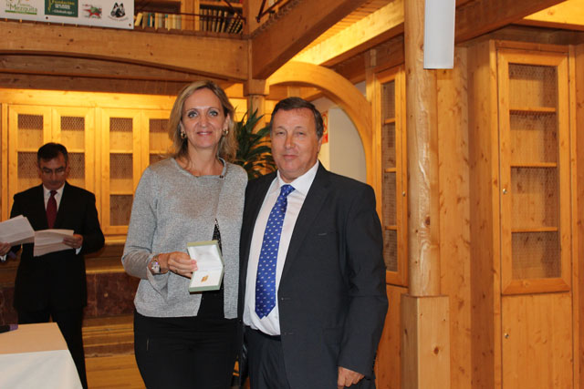 Casero recoge, en nombre de la presidenta Cospedal, la medalla de oro de ASPADEC