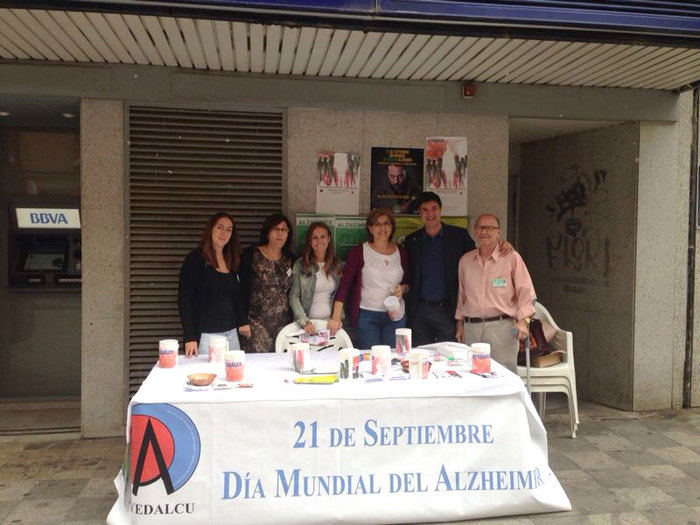 El alcalde acompaña a la Asociación de Familiares y Enfermos de Alzheimer de Cuenca en su cuestión anual  