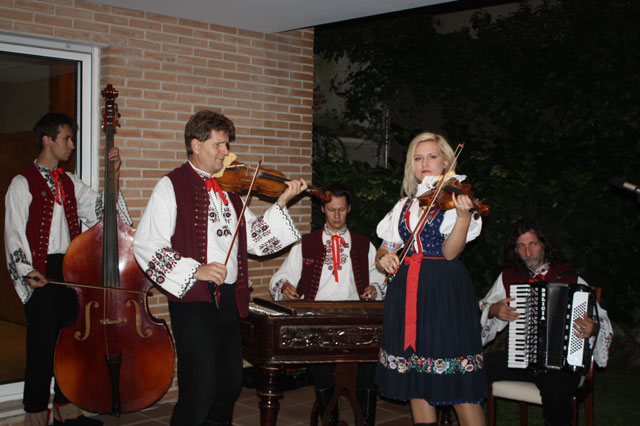 La Iglesia de San Miguel acoge una actuación de folclore eslovaco
