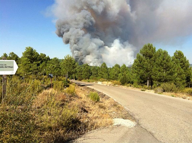 Continua activo el incendio de Cañada del Hoyo