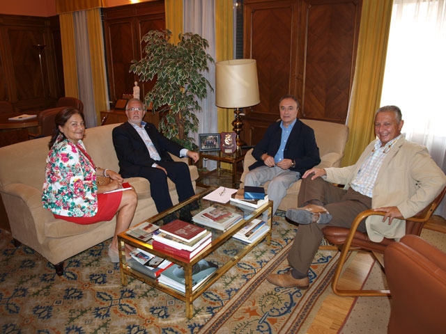 El Subdelegado del Gobierno se reúne con el presidente de la Asamblea Local de Cruz Roja en Cuenca 