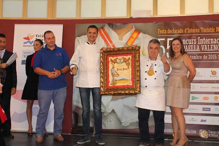 El conquense Julián García consigue, por segunda, vez elaborar la mejor paella de mundo