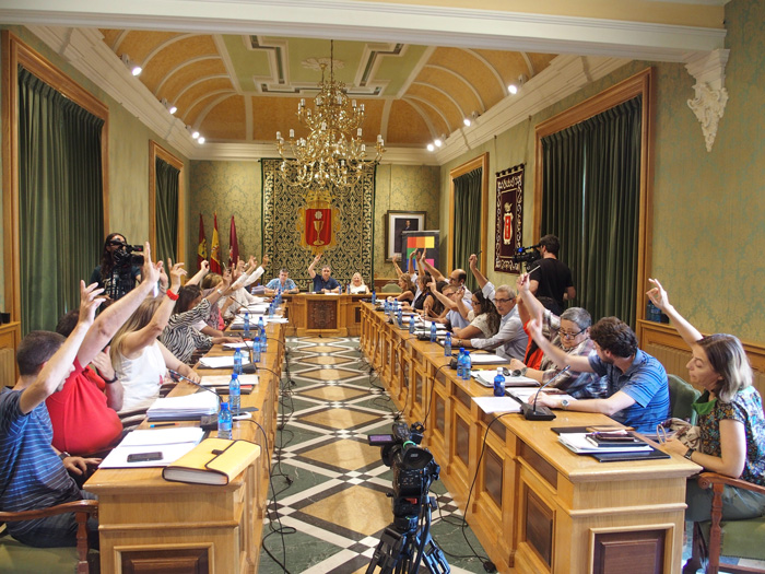 IU reclama sus derechos de control al Gobierno Municipal en el pleno a pesar de su duración