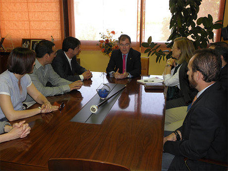 Ávila trabajará para la puesta en marcha del grado de turismo y una segunda titulación científico-tecnológica