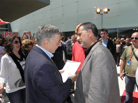 Haro entrega el proyecto de puerto seco de San Clemente al ministro José Blanco