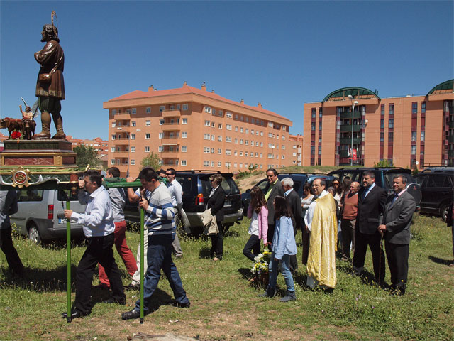 El alcalde de Cuenca preside la procesión de San Isidro (de Abajo) por los alrededores de la ermita de San Antonio el Largo