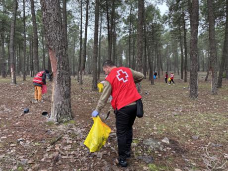 Cruz Roja inicia en la provincia su programa de limpieza de espacios naturales en 2025