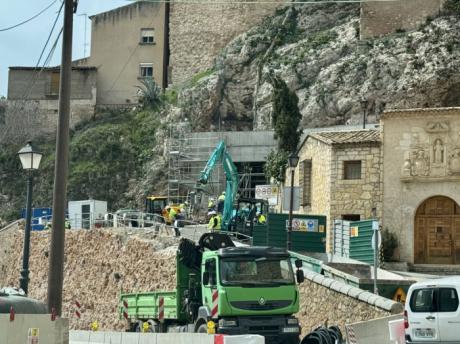 García-Page visita en Cuenca el proyecto de movilidad sostenible hacia el casco histórico