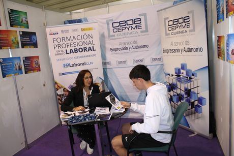 El servicio de asesoramiento de FP laboral acerca sus programas a 1.400 alumnos en la Feria de Cuenca
