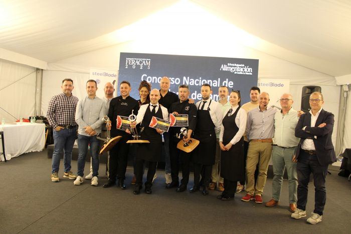 El concurso nacional de cortadores de jamón cierra de manera espectacular y solidaria FERACAM