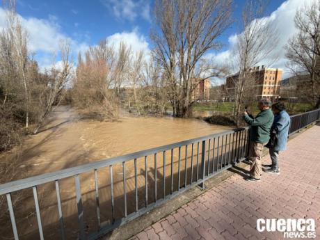 El Júcar baja a nivel naranja pero se mantiene la vigilancia en Cuenca