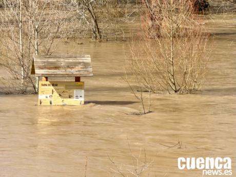 El Júcar entra en nivel rojo en Cuenca con casi 247 m³/s