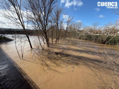 El río Júcar roza los 300 m³/s a su paso por Cuenca