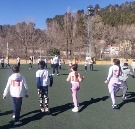 La Comunidad de Aprendizaje Federico Muelas corre por la paz en una jornada solidaria y educativa