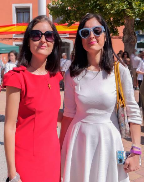 Las Hermanas Lara en el homenaje a la bandera de España en Albendea