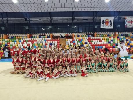 La exhibición de Navidad del Club de Rítmica Dansei llena de luz y magia el cierre del año