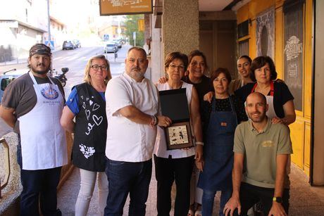 El Gremio de Panaderos y Pasteleros de Valencia homenajea a los panaderos conquenses por su ayuda tras la DANA de 2024
