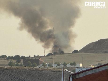 El incendio en la planta de residuos de Cuenca permanece perimetrado y contenido tras una noche de intensos trabajos