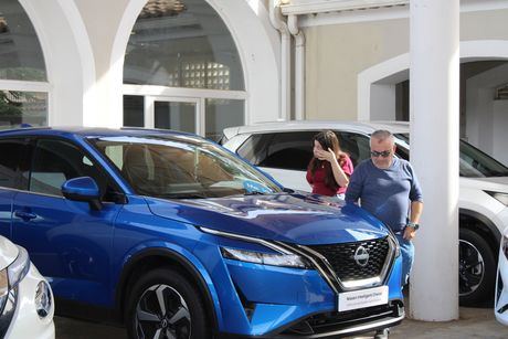 El mercado del automóvil en Cuenca acelera hacia la movilidad electrificada