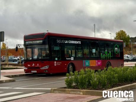 El autobús urbano ajusta horarios para los trabajadores del Hospital Universitario y recupera la parada del hospital Recoletas