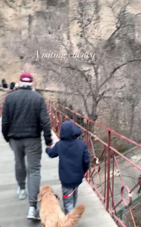Richard Gere comienza el 2025 dando un paseo por Cuenca