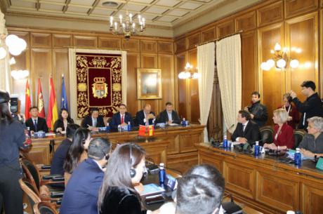 Martínez Chana reafirma el compromiso de la Diputación para facilitar la llegada de empresas chinas a Cuenca