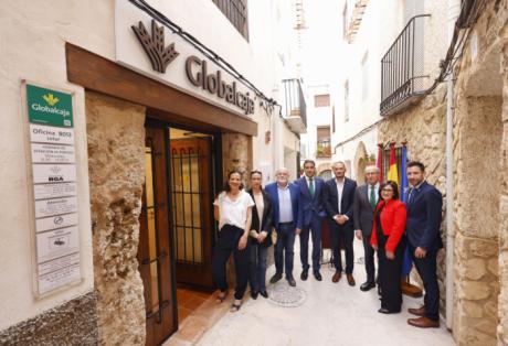 Globalcaja lleva servicios bancarios presenciales a Letur con una nueva sucursal