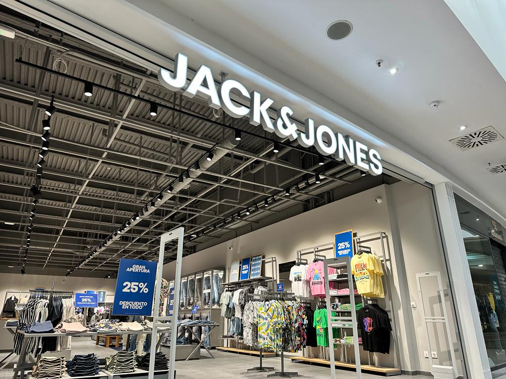 Jack & Jones: La marca de moda para hombre y niño que marca