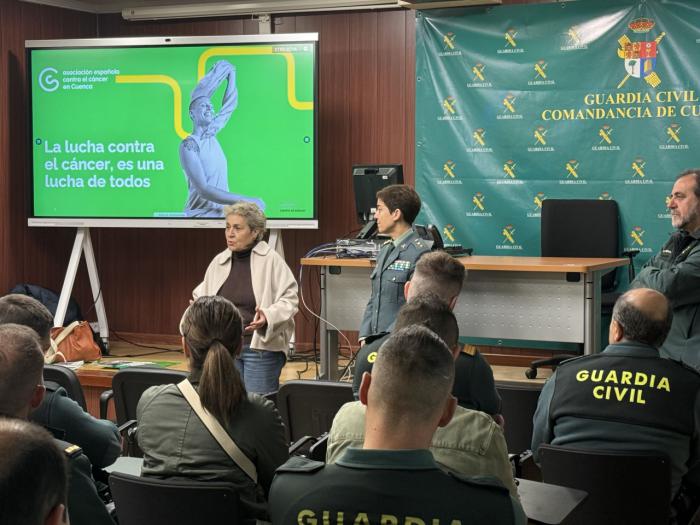 La Guardia Civil de Cuenca acoge una conferencia de la AECC en el marco de un proyecto piloto de colaboración