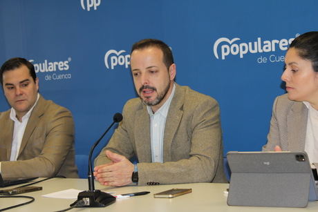 El Grupo Municipal Popular denuncia que Dolz entrega el servicio de autobuses a cambio de salvar su legislatura
