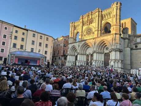 La Carroza del Real regresa a Cuenca con un recital lírico gratuito en la Plaza Mayor