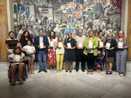 La Diputación de Cuenca presenta ‘El legado dormido’, el poemario solidario de Jesús Caballero a beneficio de la lucha contra el cáncer.