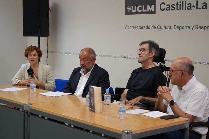 Pepe Reig presenta en Cuenca su libro 'En manos de la desinformación' y alerta de los riesgos de la posverdad en la democracia
