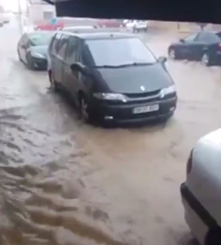 Motilla del Palancar acumula medio metro agua en sus calles tras tromba de agua