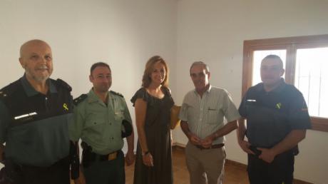 Lozano visita las dependencias de la Guardia Civil en La Almarcha cedidas por el Ayuntamiento