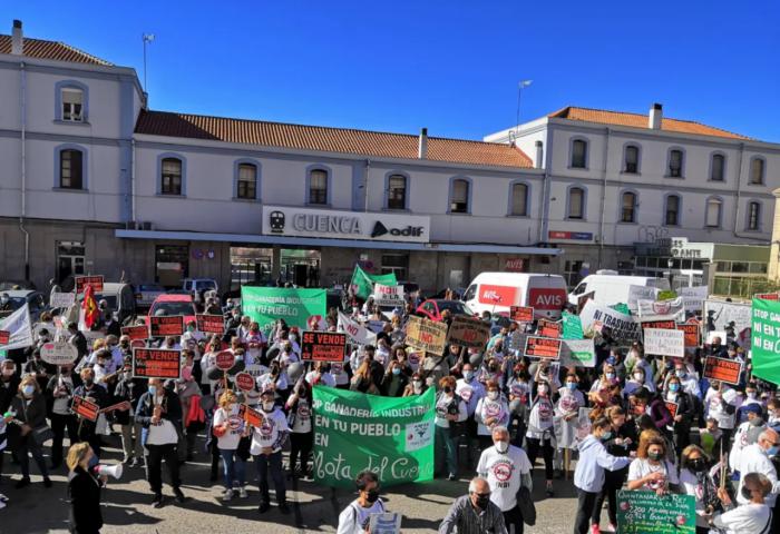 Pueblos Vivos Cuenca convoca una manifestación para denunciar que la moratoria a las macrogranjas porcinas no ha servido para nada