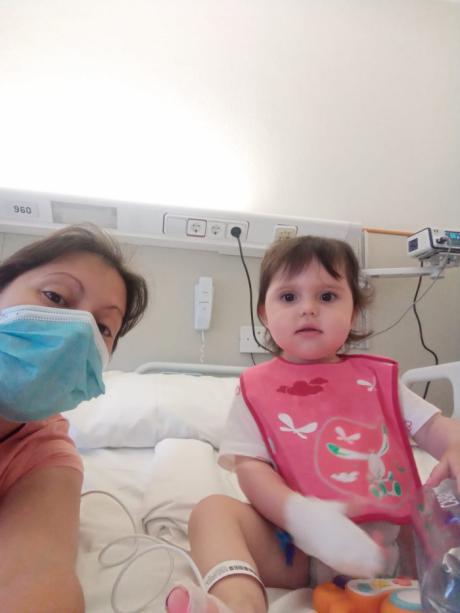 Una niña de Cuenca que sufre epilepsia es curada mediante una novedosa intervención con láser