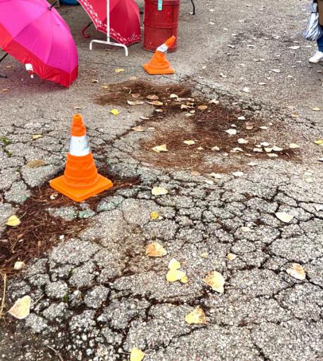 El PP alerta del peligro del pavimento en la esplanada del mercadillo de Cuenca