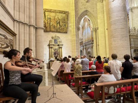 El Ayuntamiento de Cuenca renueva su voto con Santa Ana en una solemne misa en la Catedral