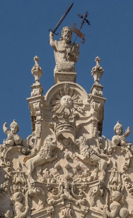 Cruces de Santiago en la fachada del Monasterio de Uclés